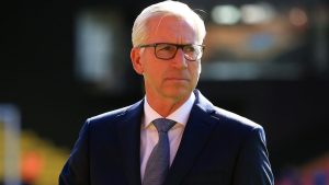 Alan Pardew – Duyên nợ định mệnh với FA Cup và tiết lộ về Sir Alex Ferguson_695b598d68872.jpeg