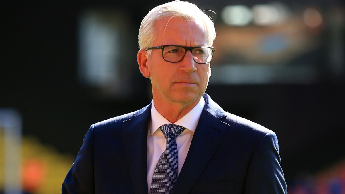 Alan Pardew – Duyên nợ định mệnh với FA Cup và tiết lộ về Sir Alex Ferguson_695b598d68872.jpeg