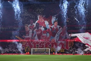 Chuyện chưa kể về tấm Tifo kiệt tác của Arsenal trong trận derby London_695b54e948d1e.webp