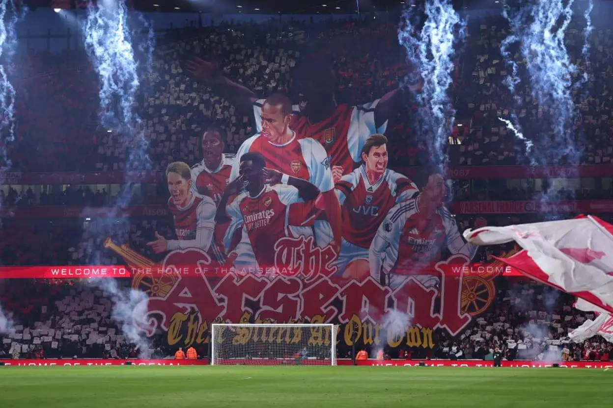 Chuyện chưa kể về tấm Tifo kiệt tác của Arsenal trong trận derby London_695b54e948d1e.webp