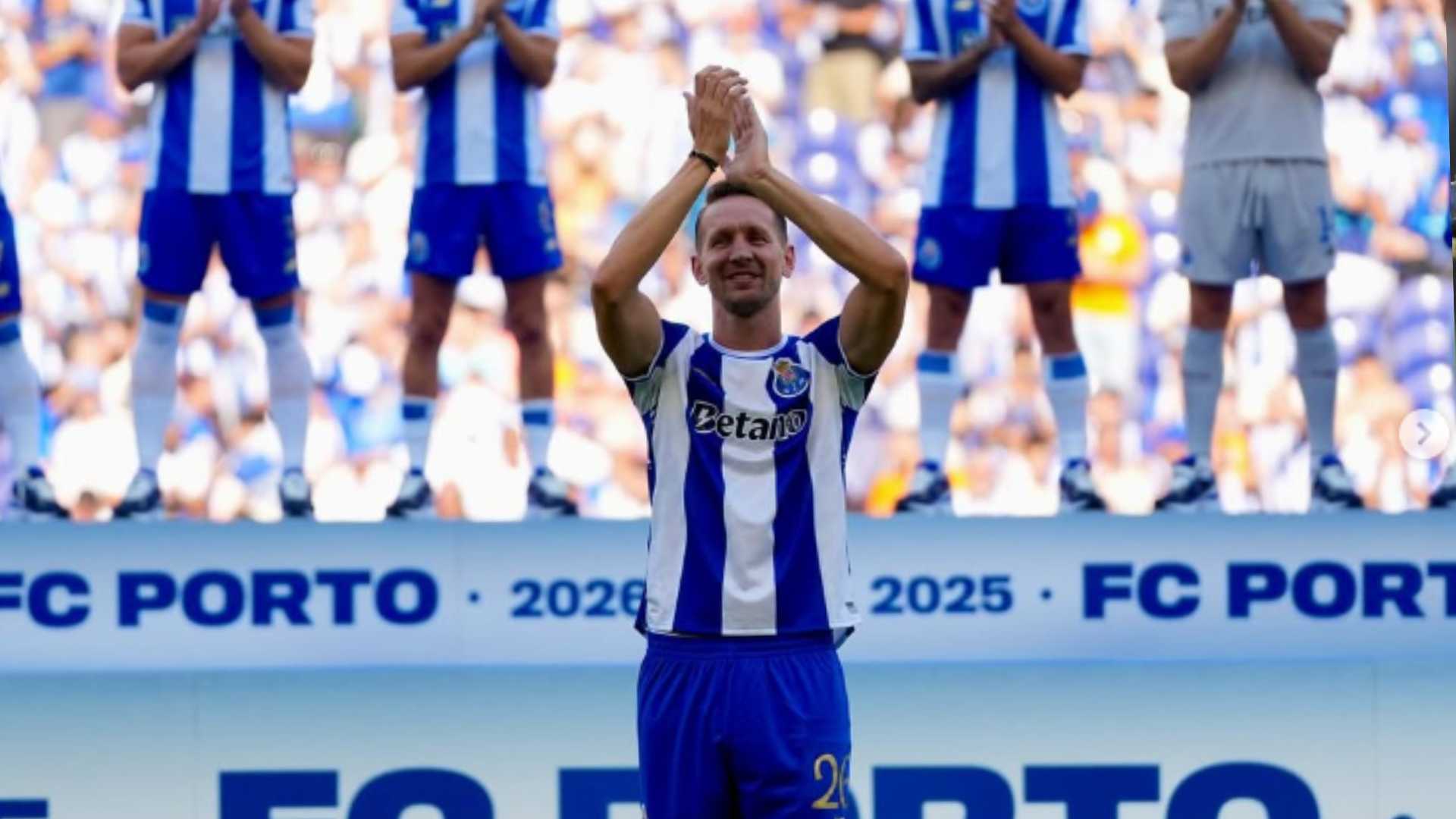 Luuk de Jong và màn trình làng tuyệt mật khiến cả thế giới bóng đá sững sờ_695b585b0504e.png