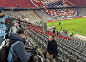 Một ngày cùng Philipp Lahm: Từ sân bóng đến siêu kinh điển bóng đá Đức_695b55a264571.jpeg