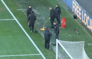 Góc khuất vụ Hull City dùng đèn khò sấy sân_698ae90d46835.jpeg