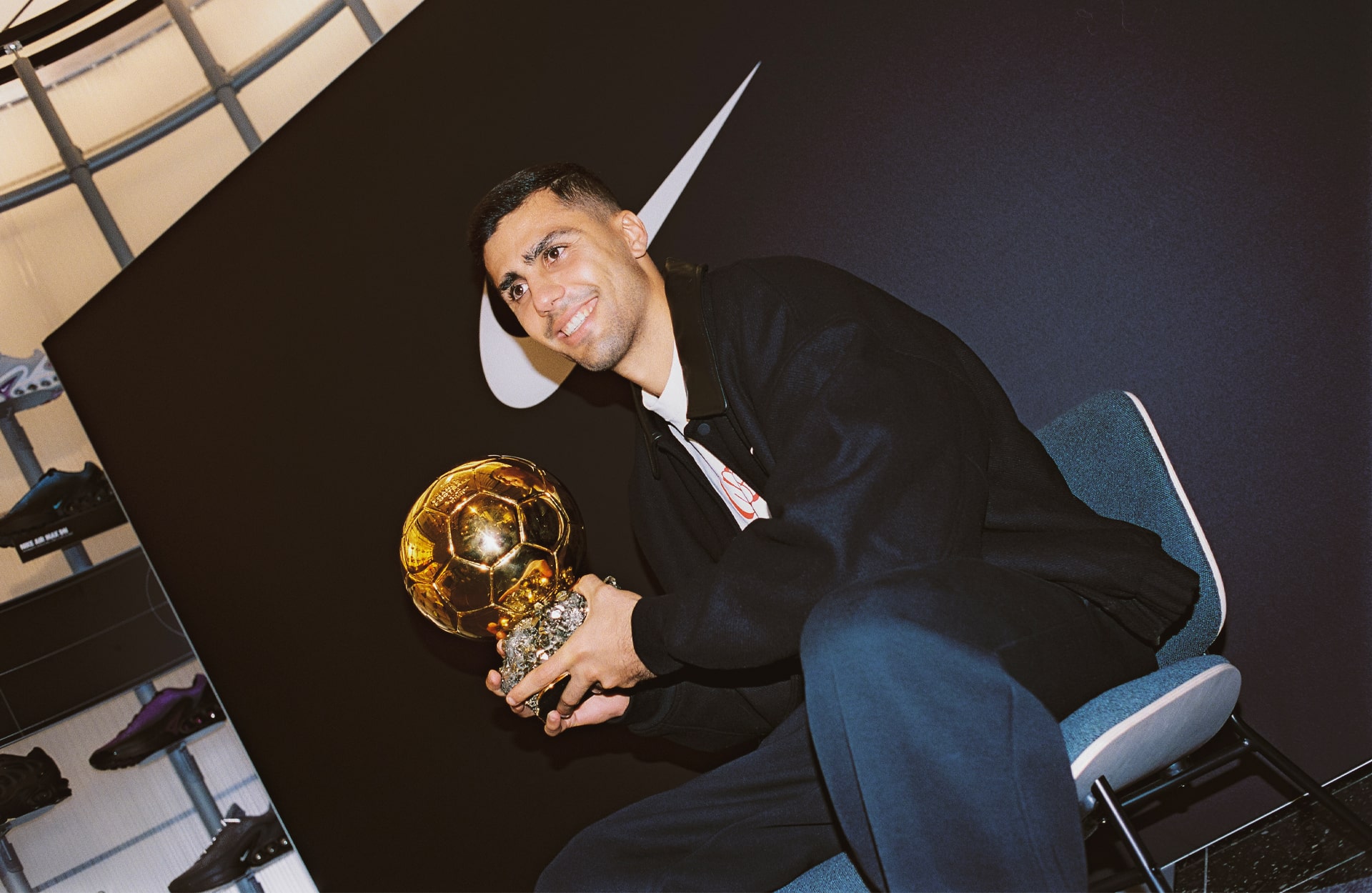 Rodri và chiếc Opel Corsa cũ nát giữa thế giới siêu xe của bóng đá_698ae88167017.jpeg